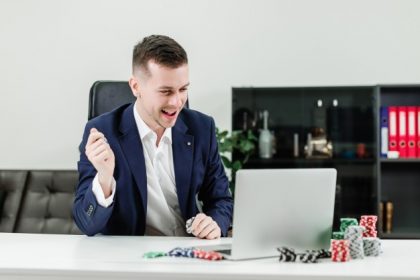How online casinos are a great opportunity for those who want to work from home